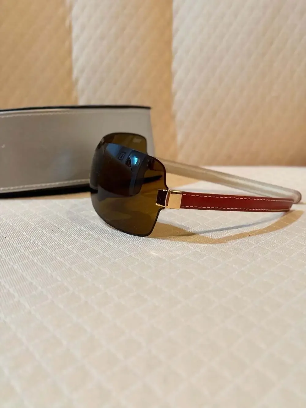 Histoire de Voir Vintage Y2K Frameless Shield Leather Sunglasses